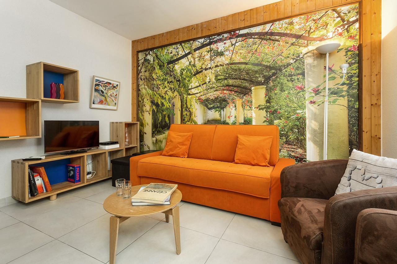 Apartment Maisonnee - A Charming Chamonix Haven Bagian luar foto